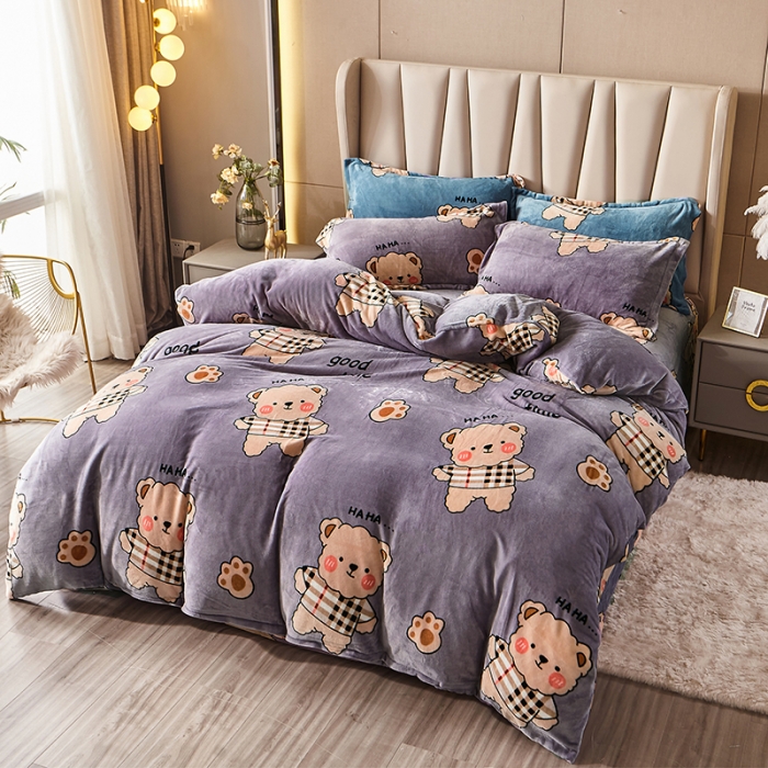 91家纺网 家纺一手货源 找家纺 纽缦 2021新款牛奶绒四件套法莱水晶宝宝绒 摩卡小熊灰咖