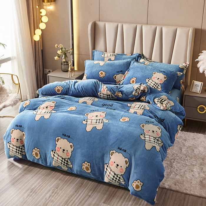 91家纺网 家纺一手货源 找家纺 纽缦 2021新款牛奶绒四件套法莱水晶宝宝绒 摩卡小熊蓝灰