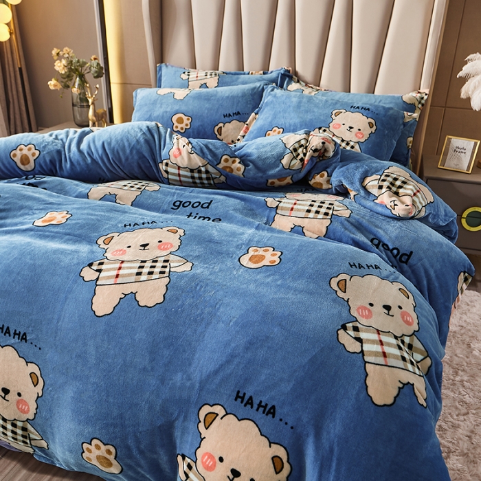 91家纺网 家纺一手货源 找家纺 纽缦 2021新款牛奶绒四件套法莱水晶宝宝绒 摩卡小熊蓝灰