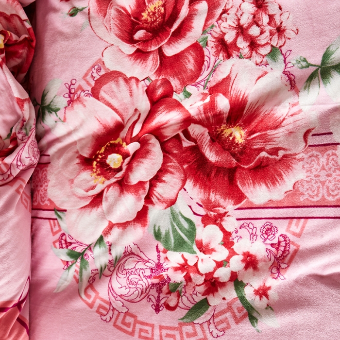 91家纺网 家纺一手货源 找家纺 纽缦 2021新款牛奶绒四件套法莱水晶宝宝绒 婉韵红（大版）