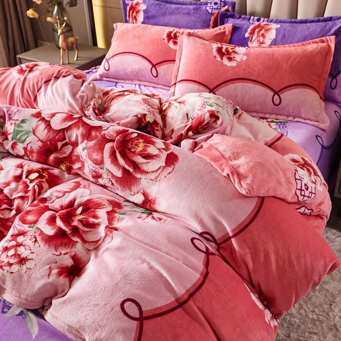 91家纺网 家纺一手货源 找家纺 纽缦 2021新款牛奶绒四件套法莱水晶宝宝绒 婉韵红（大版）