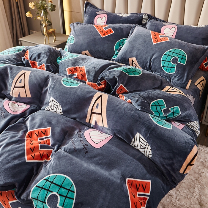 91家纺网 家纺一手货源 找家纺 纽缦 2021新款牛奶绒四件套法莱水晶宝宝绒 字母乐园