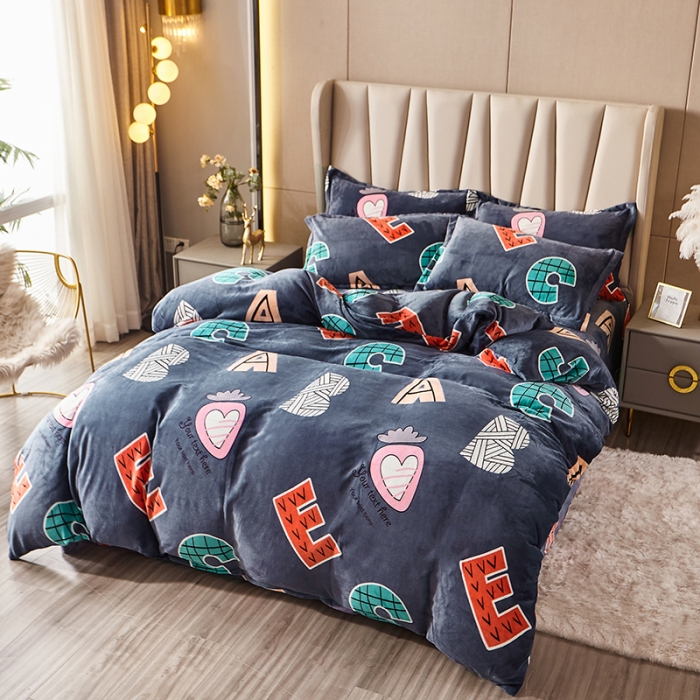 91家纺网 家纺一手货源 找家纺 纽缦 2021新款牛奶绒四件套法莱水晶宝宝绒 字母乐园