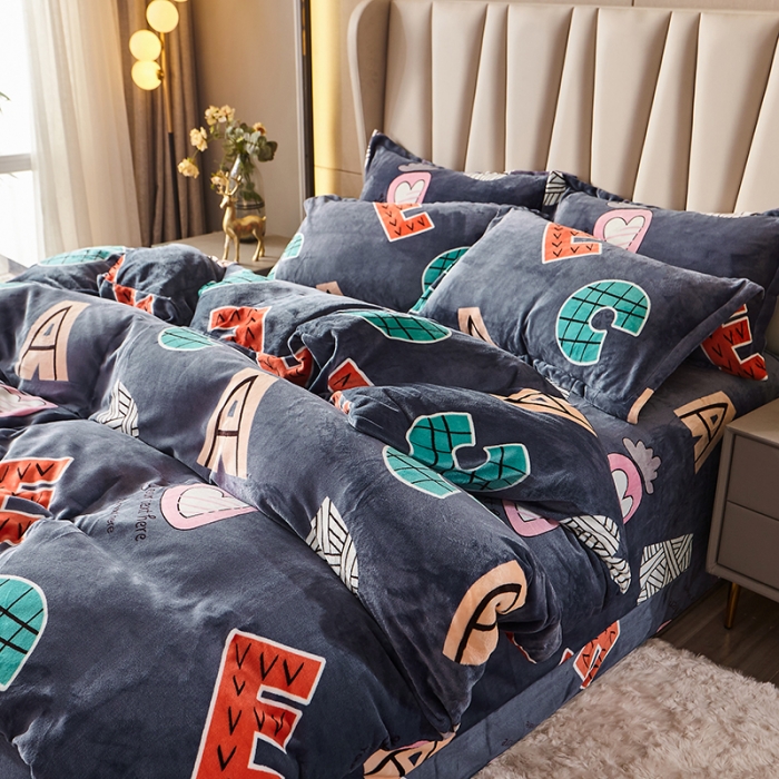 91家纺网 家纺一手货源 找家纺 纽缦 2021新款牛奶绒四件套法莱水晶宝宝绒 字母乐园