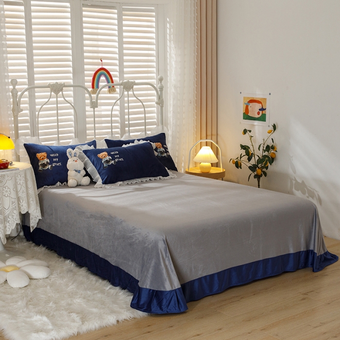 91家纺网 家纺一手货源 找家纺 纽缦 2021新款韩版水晶绒床单四件套法莱水晶牛奶 萌熊-宝蓝灰