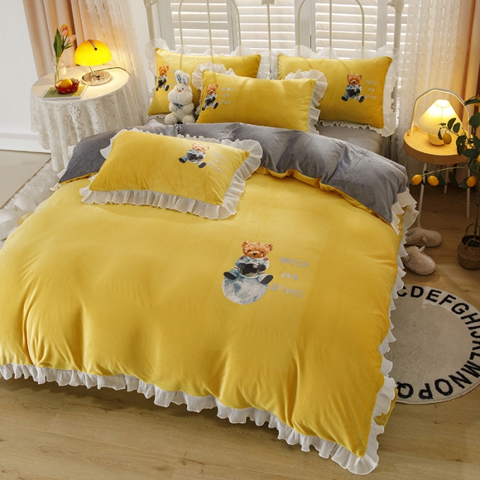91家纺网 家纺一手货源 找家纺 纽缦 2021新款韩版水晶绒床单四件套法莱水晶牛奶 萌熊-姜黄灰