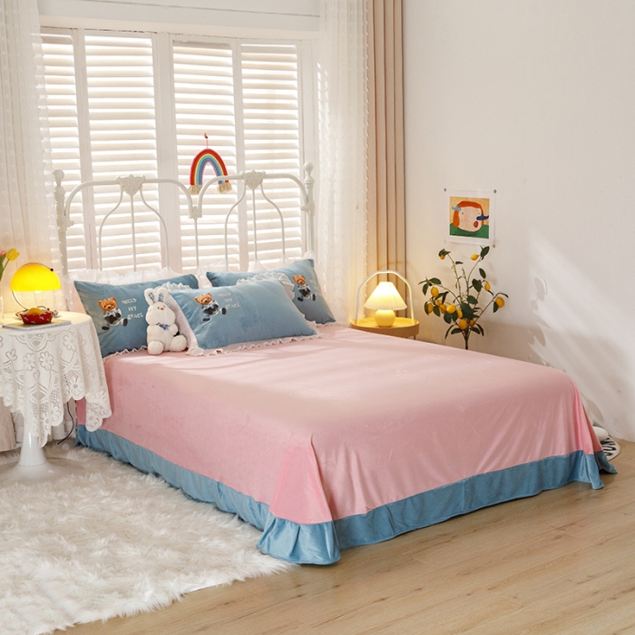 91家纺网 家纺一手货源 找家纺 纽缦 2021新款韩版水晶绒床单四件套法莱水晶牛奶 萌熊-蓝灰粉