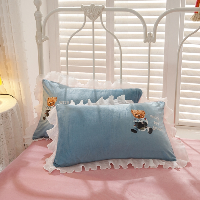 91家纺网 家纺一手货源 找家纺 纽缦 2021新款韩版水晶绒床单四件套法莱水晶牛奶 萌熊-蓝灰粉