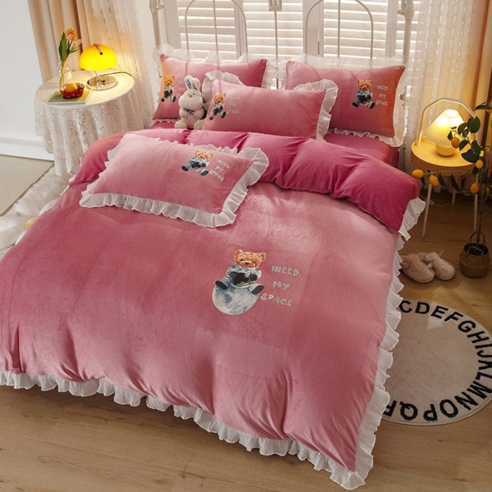 91家纺网 家纺一手货源 找家纺 纽缦 2021新款韩版水晶绒床单四件套法莱水晶牛奶 萌熊-深浅豆沙