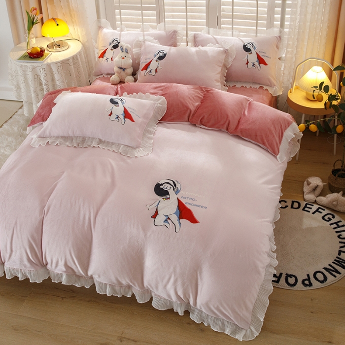 91家纺网 家纺一手货源 找家纺 纽缦 2021新款韩版水晶绒床单四件套法莱水晶牛奶 太空小超人-粉豆沙