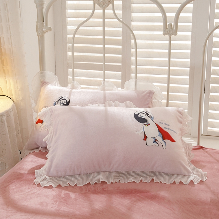 91家纺网 家纺一手货源 找家纺 纽缦 2021新款韩版水晶绒床单四件套法莱水晶牛奶 太空小超人-粉豆沙