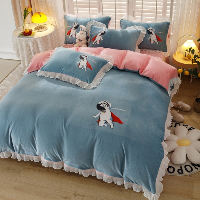 91家纺网 家纺一手货源 找家纺 纽缦 2021新款韩版水晶绒床单四件套法莱水晶牛奶 太空小超人-蓝灰粉