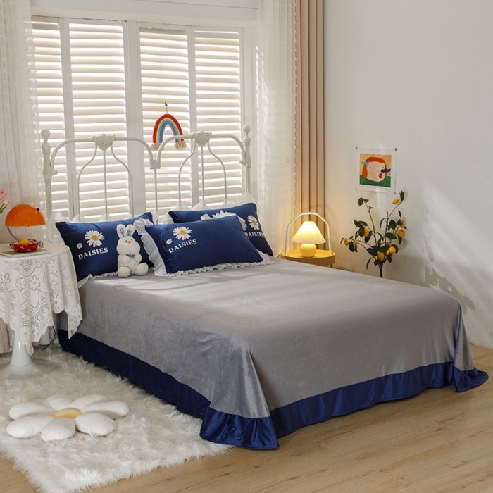 91家纺网 家纺一手货源 找家纺 纽缦 2021新款韩版水晶绒床单四件套法莱水晶牛奶 小雏菊-宝蓝灰