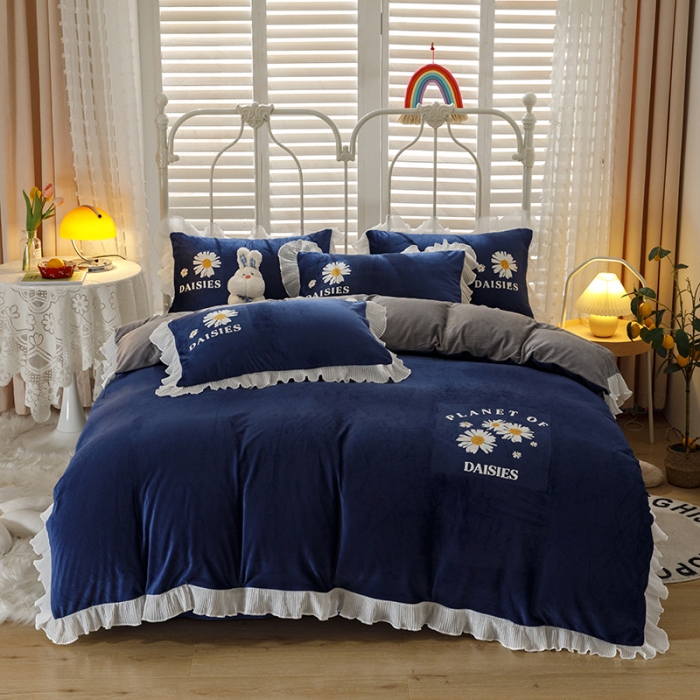 91家纺网 家纺一手货源 找家纺 纽缦 2021新款韩版水晶绒床单四件套法莱水晶牛奶 小雏菊-宝蓝灰