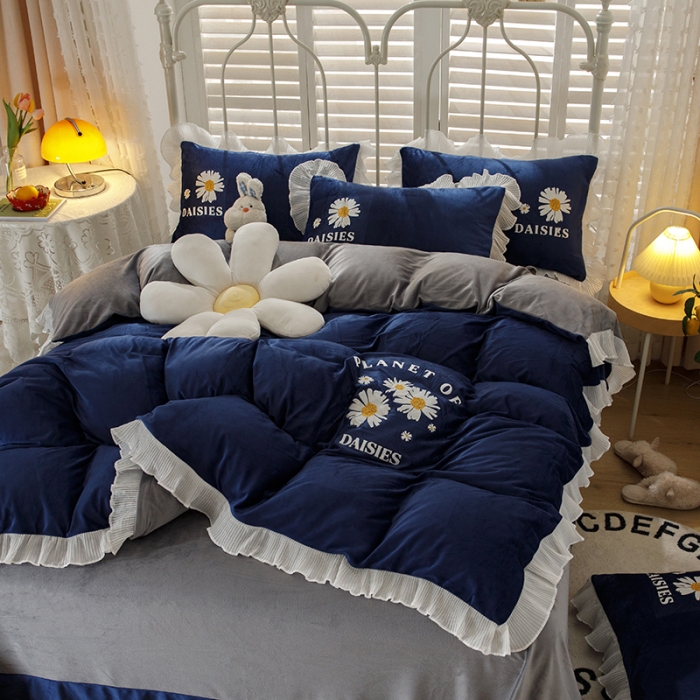 91家纺网 家纺一手货源 找家纺 纽缦 2021新款韩版水晶绒床单四件套法莱水晶牛奶 小雏菊-宝蓝灰