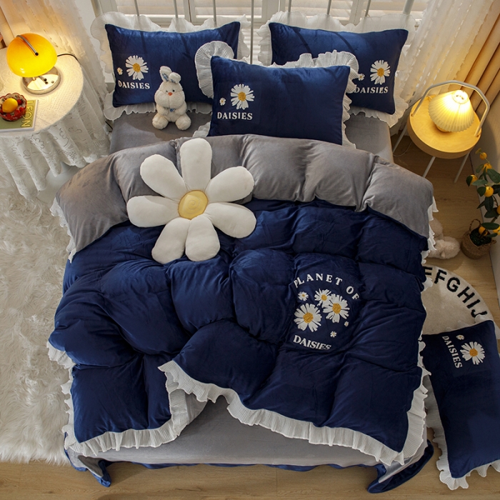 91家纺网 家纺一手货源 找家纺 纽缦 2021新款韩版水晶绒床单四件套法莱水晶牛奶 小雏菊-宝蓝灰