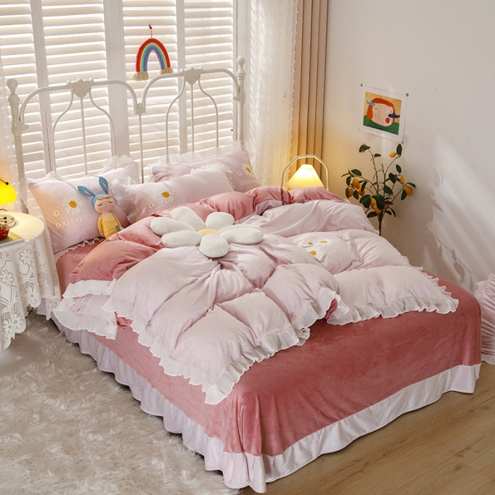 91家纺网 家纺一手货源 找家纺 纽缦 2021新款韩版水晶绒床单四件套法莱水晶牛奶 小雏菊-粉豆沙