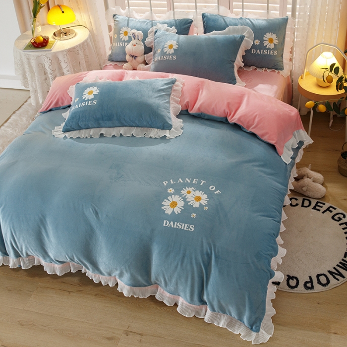 91家纺网 家纺一手货源 找家纺 纽缦 2021新款韩版水晶绒床单四件套法莱水晶牛奶 小雏菊-蓝灰粉