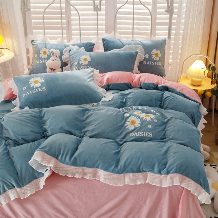 91家纺网 家纺一手货源 找家纺 纽缦 2021新款韩版水晶绒床单四件套法莱水晶牛奶 小雏菊-蓝灰粉