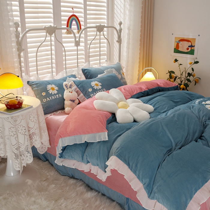 91家纺网 家纺一手货源 找家纺 纽缦 2021新款韩版水晶绒床单四件套法莱水晶牛奶 小雏菊-蓝灰粉