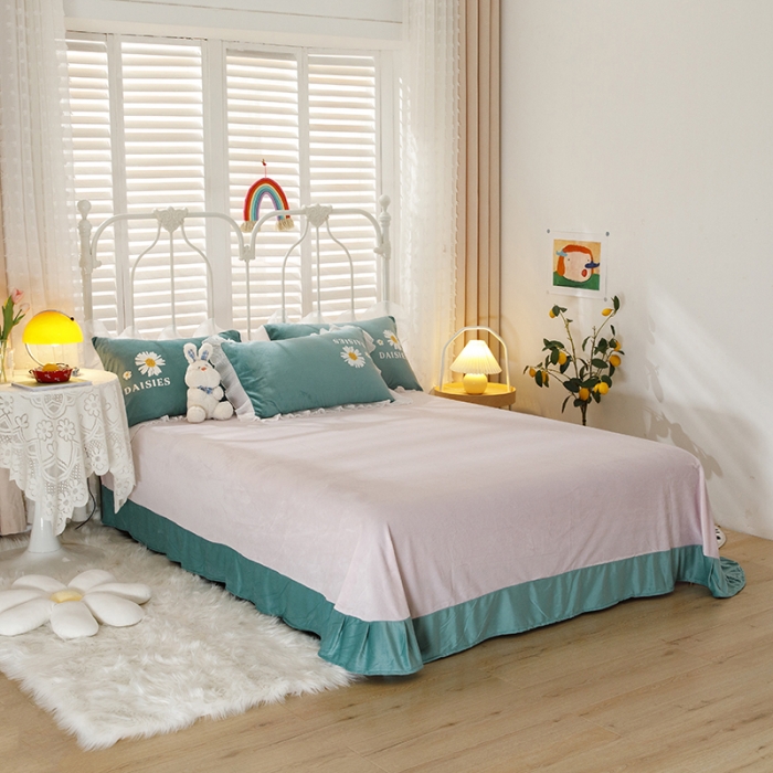 91家纺网 家纺一手货源 找家纺 纽缦 2021新款韩版水晶绒床单四件套法莱水晶牛奶 小雏菊-浅绿粉