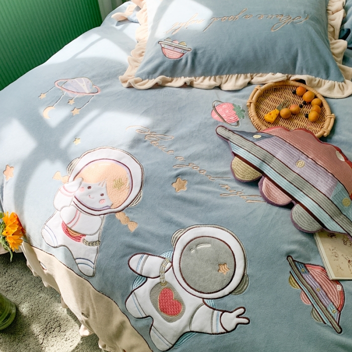 91家纺网 家纺一手货源 找家纺 柚子YOUTH 2021新款牛奶绒工艺款四件套-实拍 星球漫步蓝