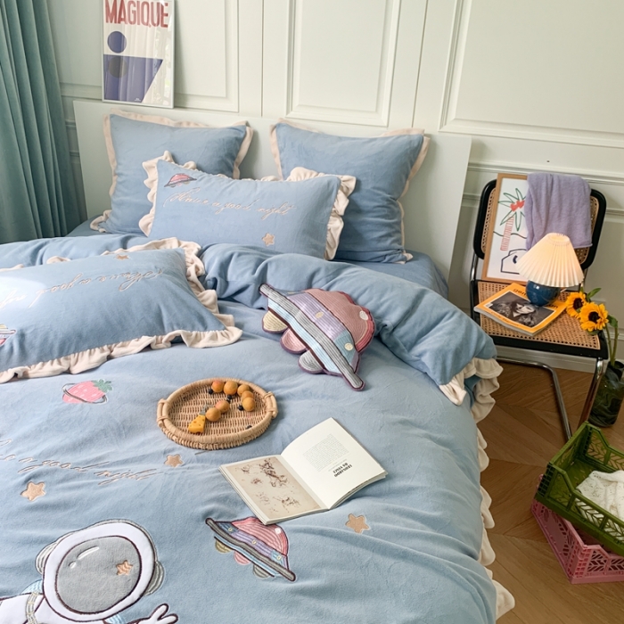 91家纺网 家纺一手货源 找家纺 柚子YOUTH 2021新款牛奶绒工艺款四件套-实拍 星球漫步蓝