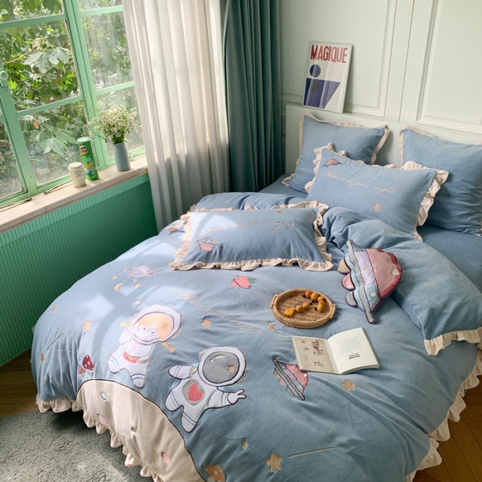 91家纺网 家纺一手货源 找家纺 柚子YOUTH 2021新款牛奶绒工艺款四件套-实拍 星球漫步蓝