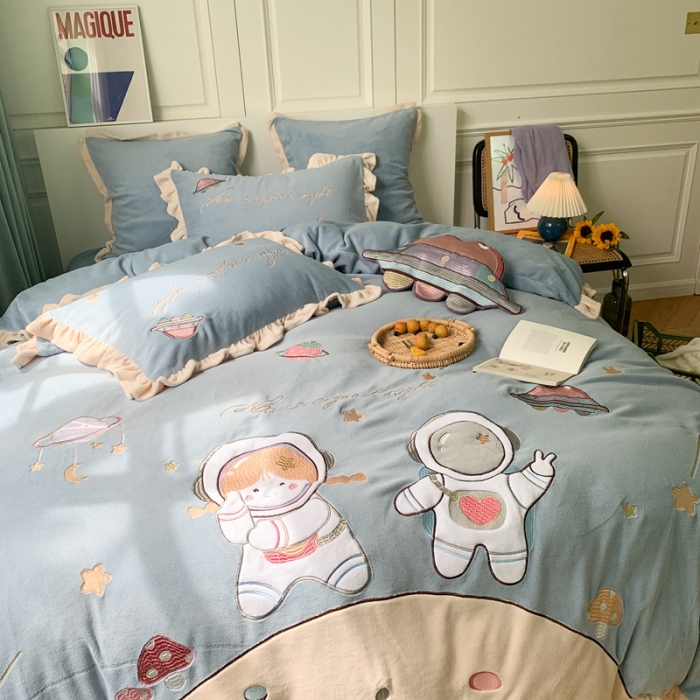 91家纺网 家纺一手货源 找家纺 柚子YOUTH 2021新款牛奶绒工艺款四件套-实拍 星球漫步蓝