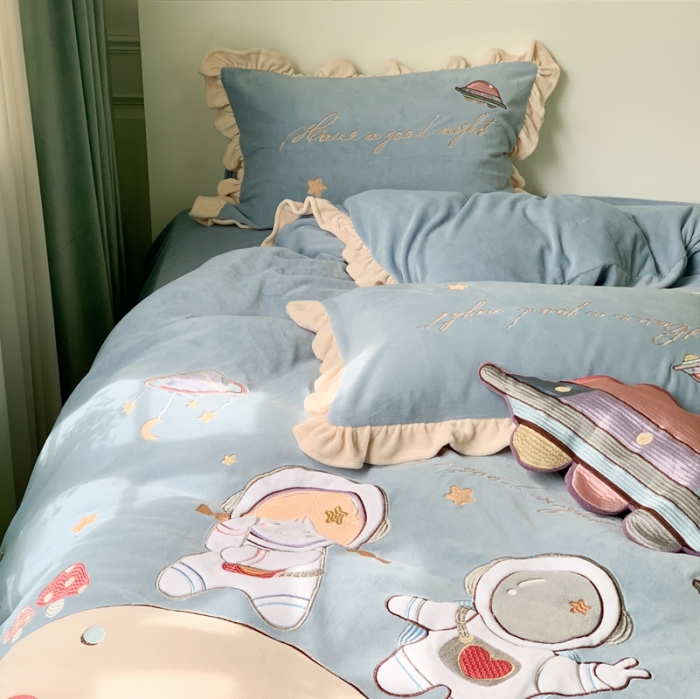 91家纺网 家纺一手货源 找家纺 柚子YOUTH 2021新款牛奶绒工艺款四件套-实拍 星球漫步蓝