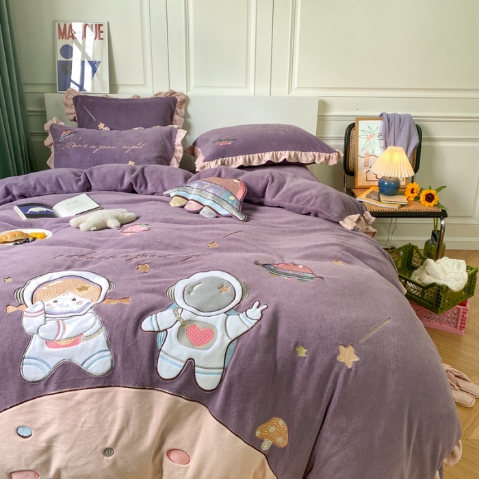 91家纺网 家纺一手货源 找家纺 柚子YOUTH 2021新款牛奶绒工艺款四件套-实拍 星球漫步紫