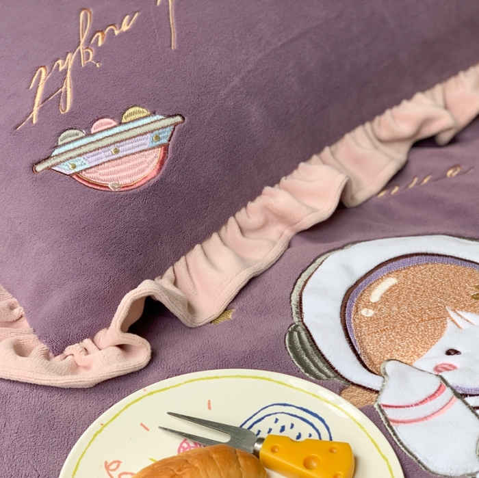 91家纺网 家纺一手货源 找家纺 柚子YOUTH 2021新款牛奶绒工艺款四件套-实拍 星球漫步紫