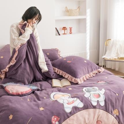 91家纺网 家纺一手货源 找家纺 （总）柚子YOUTH2021新款牛奶绒绣花工艺款四件套-棚拍