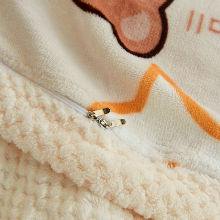 91家纺网 家纺一手货源 找家纺 仟网汇 2021新款双面牛奶绒毛毯 拼贴小熊