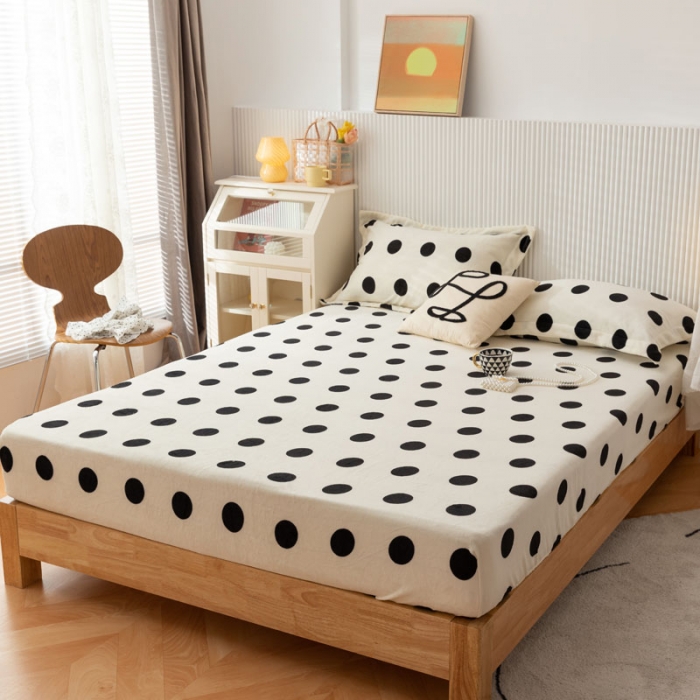 91家纺网 家纺一手货源 找家纺 梦家居 2021新款秋冬牛奶绒床笠单品 大波点