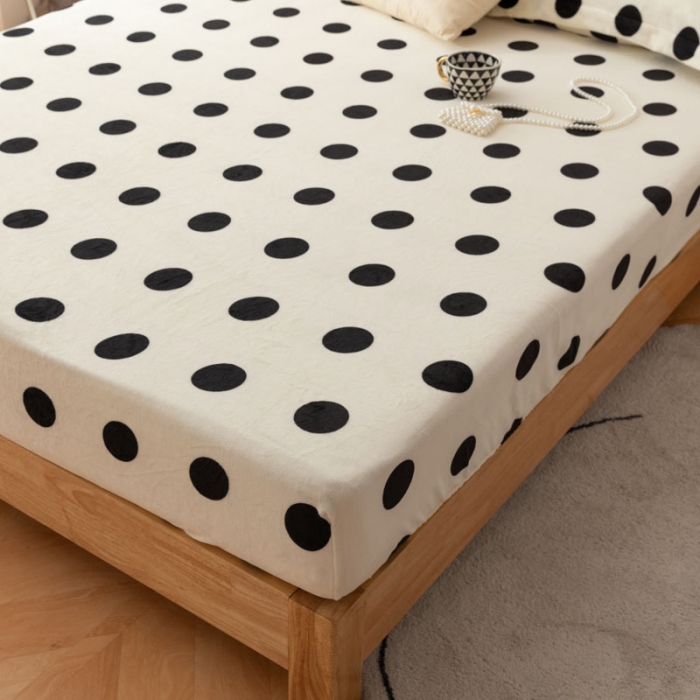 91家纺网 家纺一手货源 找家纺 梦家居 2021新款秋冬牛奶绒床笠单品 大波点