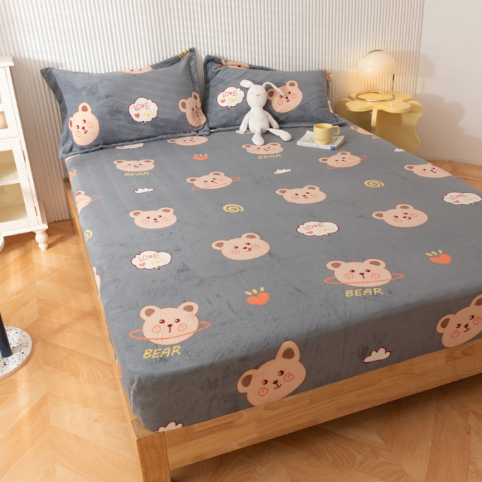 91家纺网 家纺一手货源 找家纺 梦家居 2021新款秋冬牛奶绒床笠单品 可爱小熊