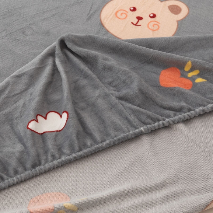 91家纺网 家纺一手货源 找家纺 梦家居 2021新款秋冬牛奶绒床笠单品 可爱小熊