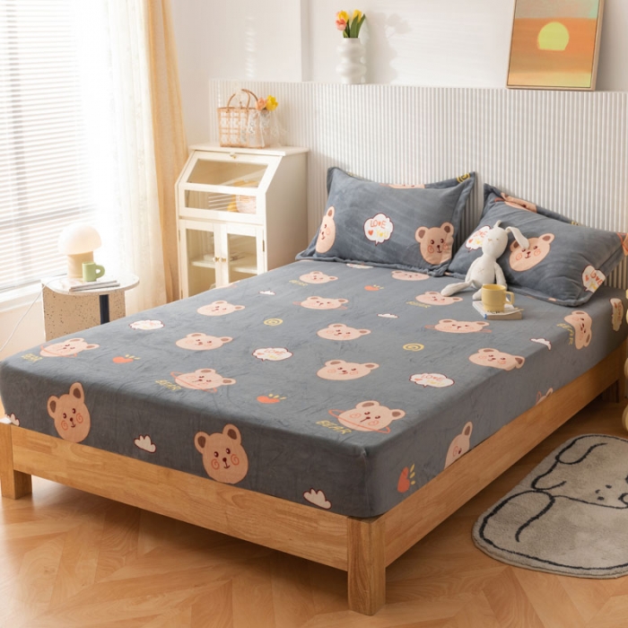 91家纺网 家纺一手货源 找家纺 梦家居 2021新款秋冬牛奶绒床笠单品 可爱小熊