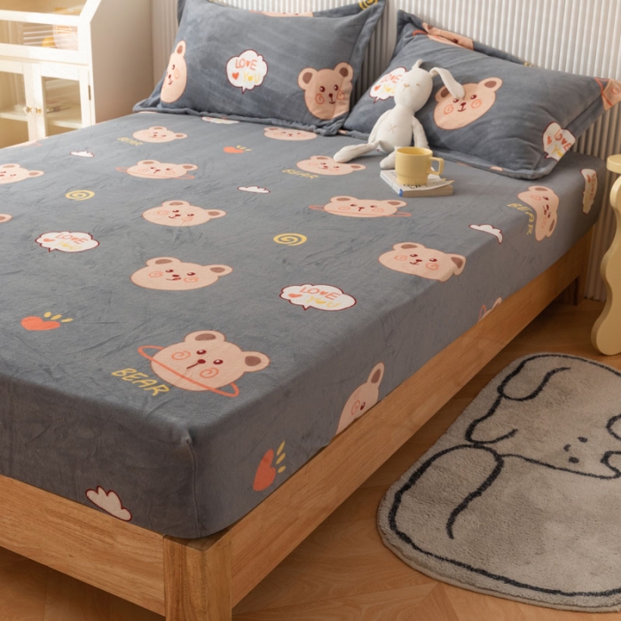 91家纺网 家纺一手货源 找家纺 梦家居 2021新款秋冬牛奶绒床笠单品 可爱小熊