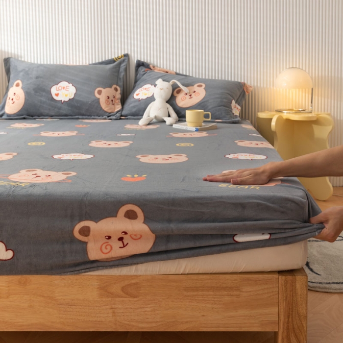 91家纺网 家纺一手货源 找家纺 梦家居 2021新款秋冬牛奶绒床笠单品 可爱小熊