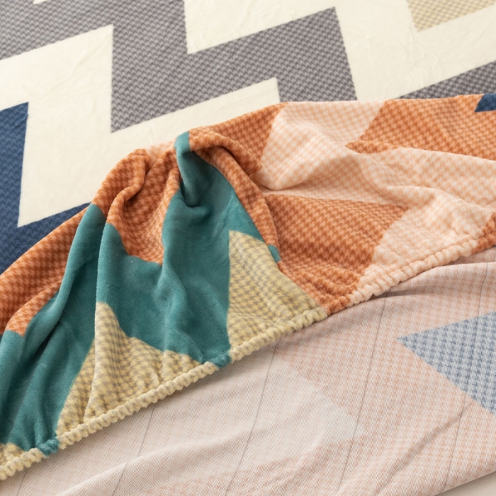 91家纺网 家纺一手货源 找家纺 梦家居 2021新款秋冬牛奶绒床笠单品 七彩几何