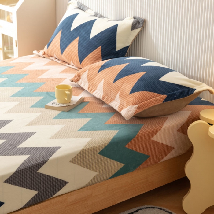 91家纺网 家纺一手货源 找家纺 梦家居 2021新款秋冬牛奶绒床笠单品 七彩几何