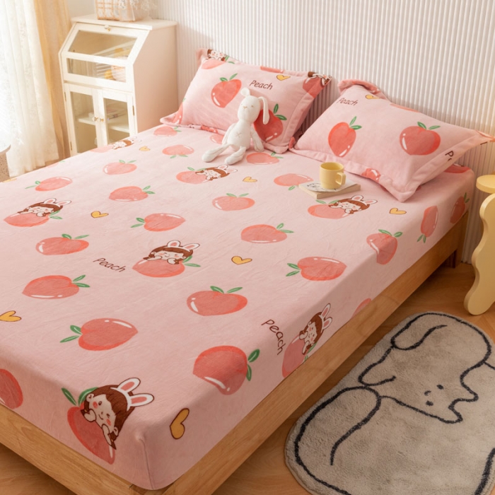 91家纺网 家纺一手货源 找家纺 梦家居 2021新款秋冬牛奶绒床笠单品 桃子女孩