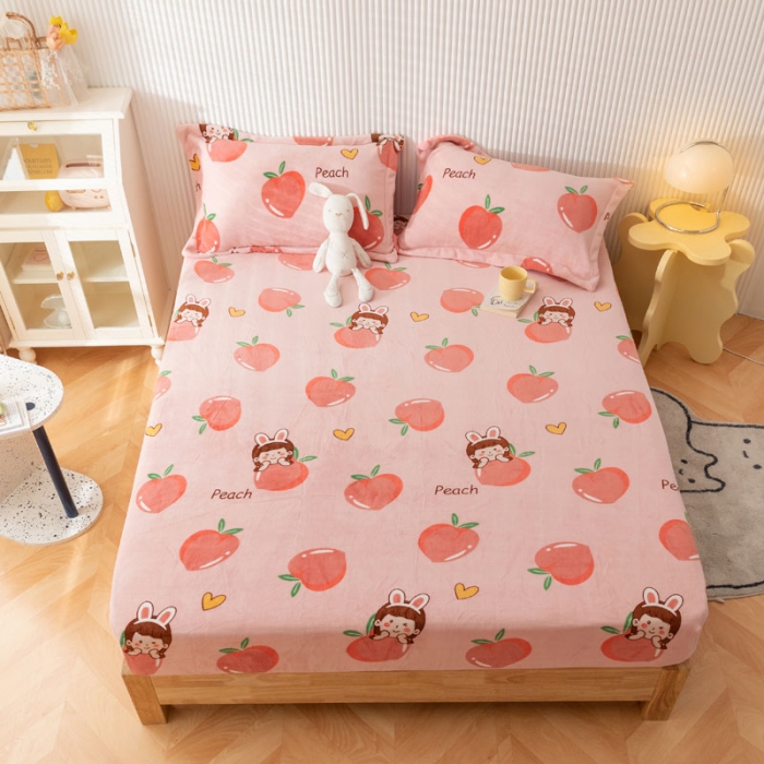 91家纺网 家纺一手货源 找家纺 梦家居 2021新款秋冬牛奶绒床笠单品 桃子女孩