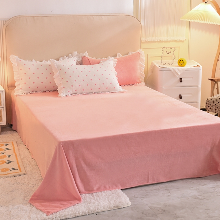 91家纺网 家纺一手货源 找家纺 金盛皇朝新款牛奶水晶宝宝绒韩版荷叶边床裙款四件套 甜心糖果粉