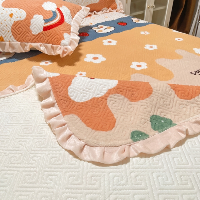 91家纺网 家纺一手货源 找家纺 索飞特牛奶绒夹棉绗缝床盖三件套 布朗熊