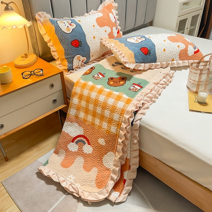 91家纺网 家纺一手货源 找家纺 索飞特牛奶绒夹棉绗缝床盖三件套 布朗熊