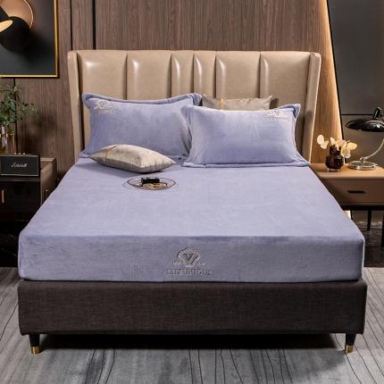 91家纺网 家纺一手货源 找家纺 莱宁被业 2021新款精品牛奶绒刺绣床笠 浅紫