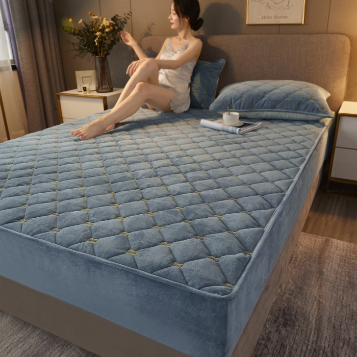 91家纺网 家纺一手货源 找家纺 （总）欧邦 新款纯色水晶绒刺绣夹棉床笠